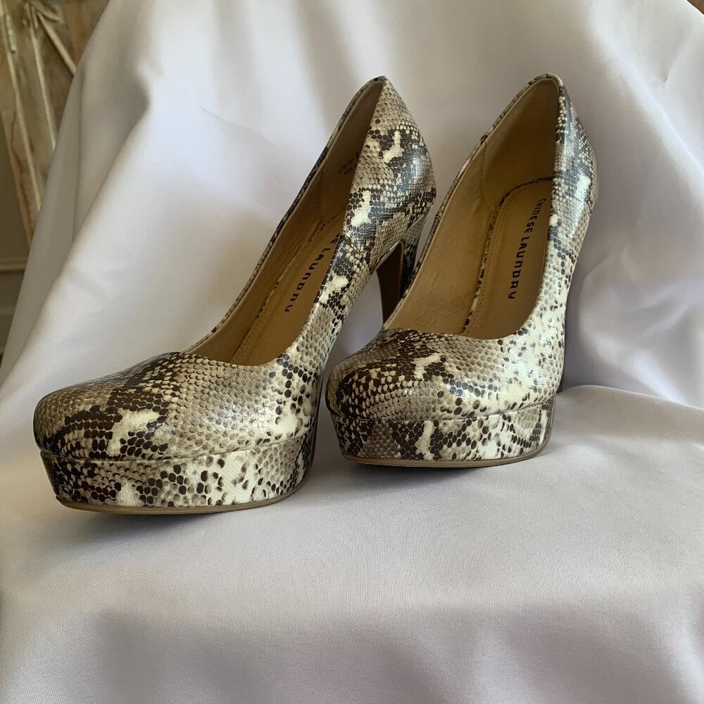 Chinese Laundry Snakeskin platform Shoes Size 9.5